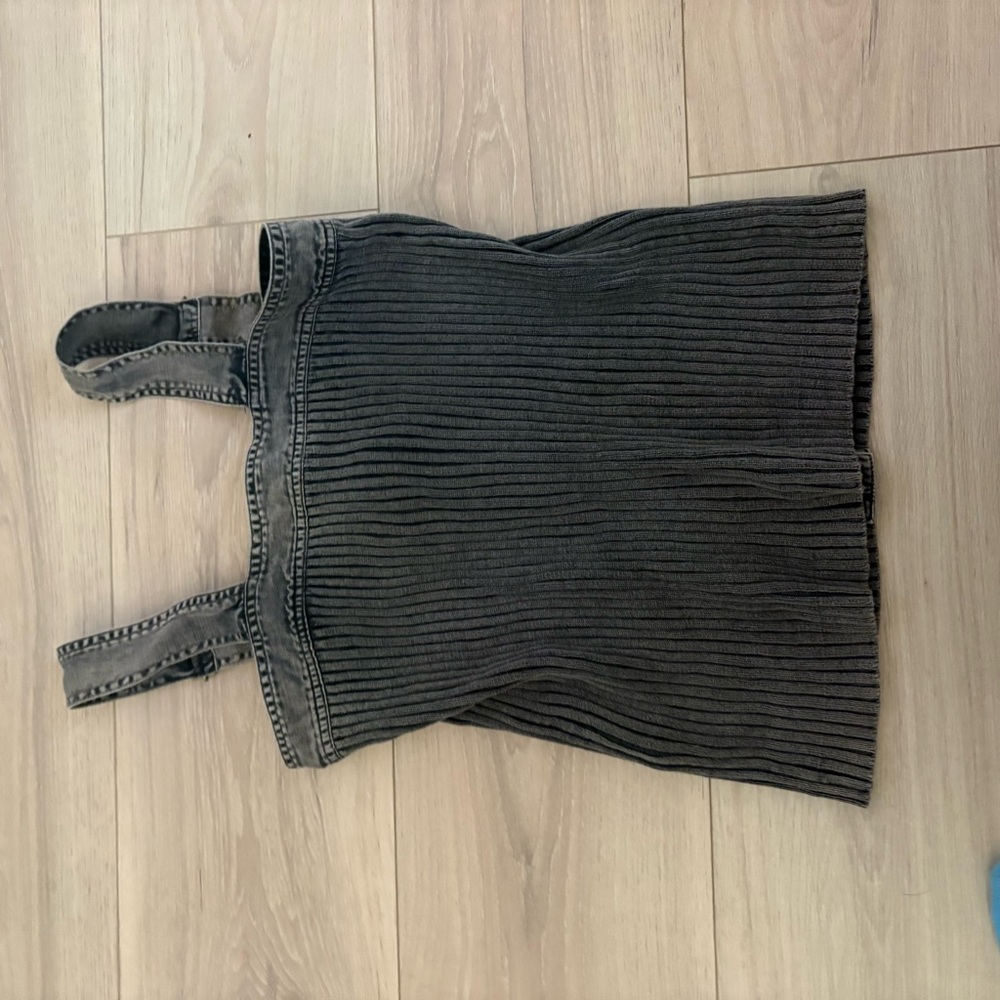Gray Button-Front Ribbed Tank Top - Picture 2 of 3